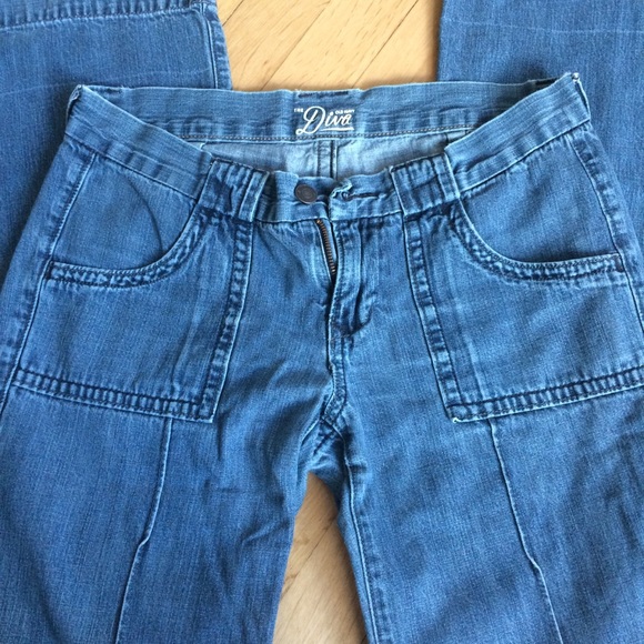 Old Navy “The Diva” Fit Blue Jeans - Picture 1 of 4